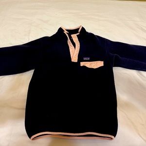 Patagonia girls fleece pullover.  Size M 10.  Navy blue with pink trim